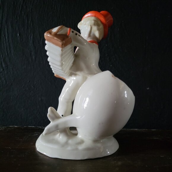 Vintage Accordion Player Porcelain Figurine with Cracked Egg Planter - Picture 5 of 12